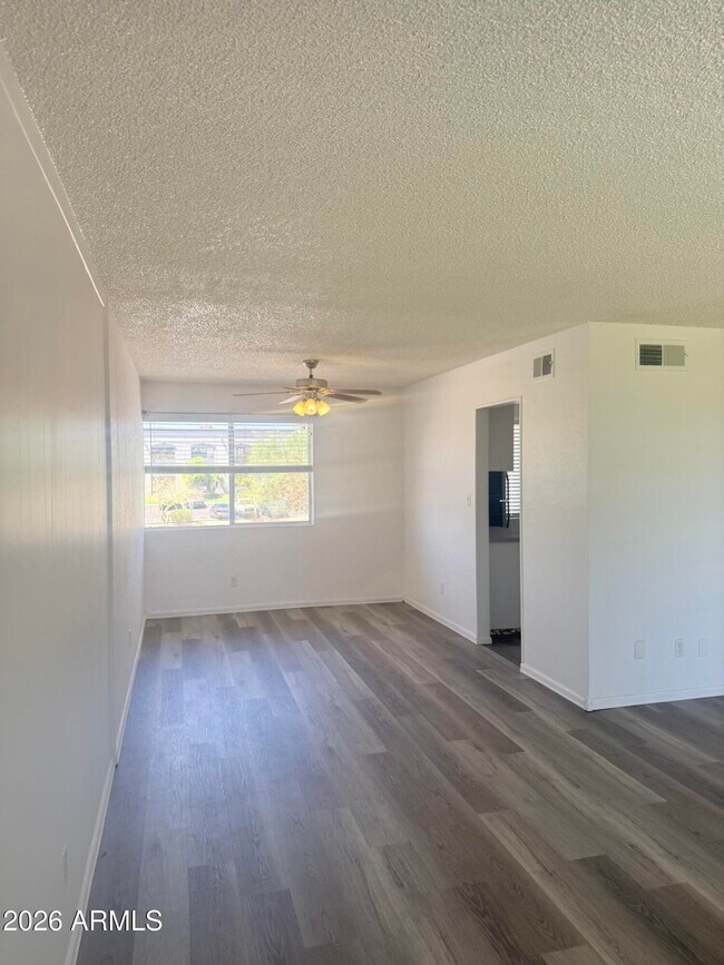 7141 N 16TH St Phoenix, AZ 85020 photo 2