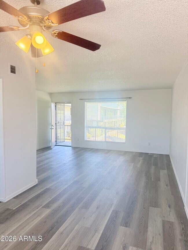 7141 N 16TH St Phoenix, AZ 85020 photo 3