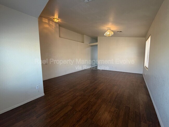 7816 N 54th Ln Glendale, AZ 85301 photo 5