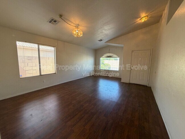 7816 N 54th Ln Glendale, AZ 85301 photo 4