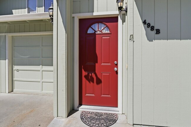 498 Beck St Watsonville, CA 95076 photo 3