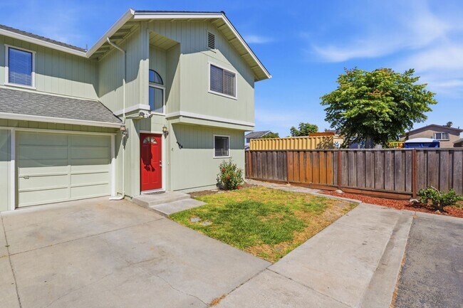 498 Beck St Watsonville, CA 95076 photo 2