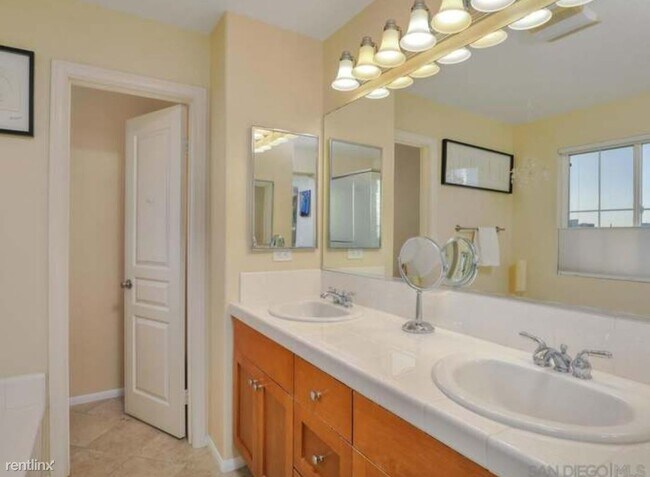 3157 Harbor Ridge Ln San Diego, CA 92103 photo 4