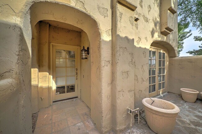6141 N 28th Pl Phoenix, AZ 85016 photo 4