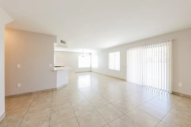 12209 W Flanagan St Avondale, AZ 85323 photo 4