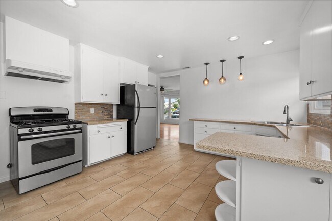 4922 64th St San Diego, CA 92115 photo 3