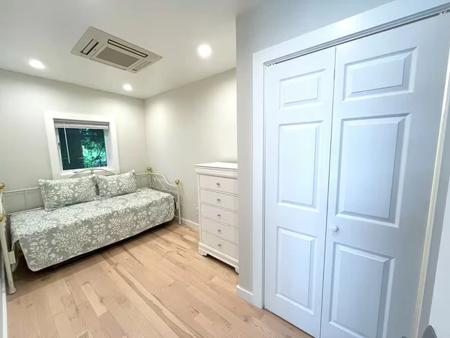 113 Plymouth Ave San Carlos, CA 94070 photo 5