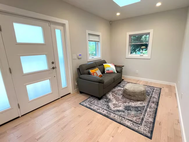 113 Plymouth Ave San Carlos, CA 94070 photo 4