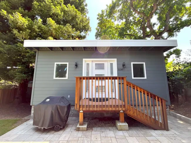113 Plymouth Ave San Carlos, CA 94070 photo 3