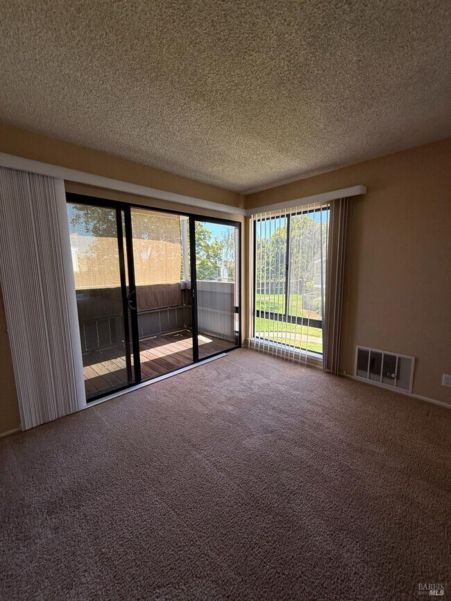 900 Southampton Rd Benicia, CA 94510 photo 5