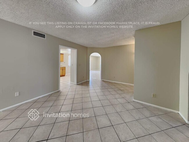 13802 N 45th Ave Glendale, AZ 85306 photo 2
