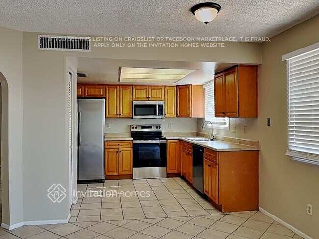 13802 N 45th Ave Glendale, AZ 85306 photo 4