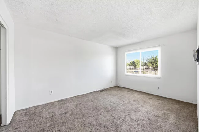 6705 W Devonshire Ave Phoenix, AZ 85033 photo 4