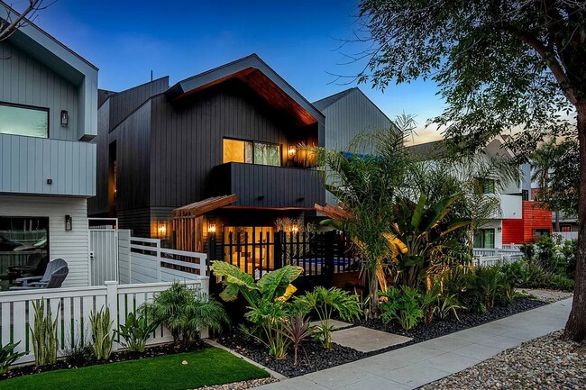 3857 Sequoia St San Diego, CA 92109
