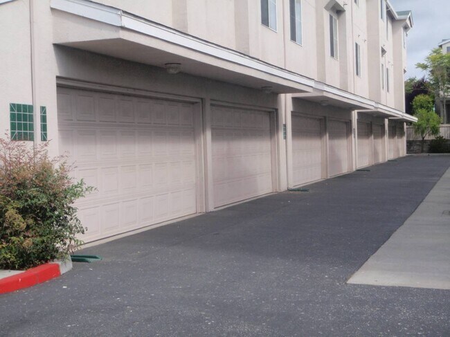 144 Everson Dr Santa Cruz, CA 95060 photo 2