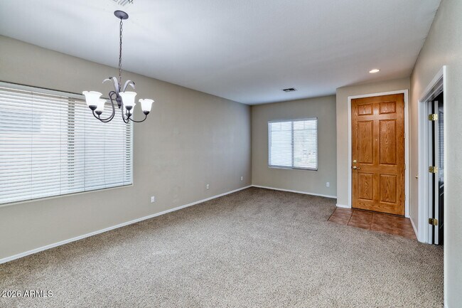 844 E Indian Wells Pl Chandler, AZ 85249 photo 5