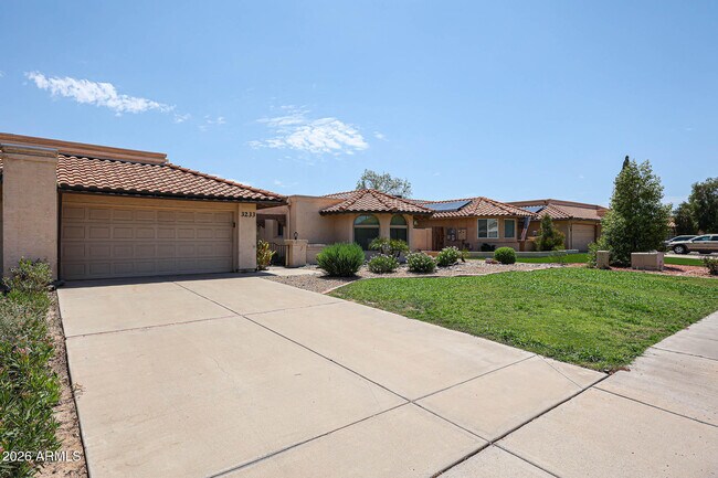 3233 E Desert Cove Ave photo 2