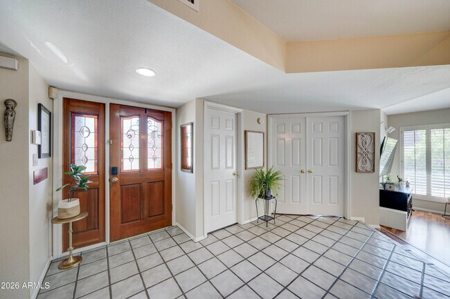 2511 E Shaw Butte Dr photo 3