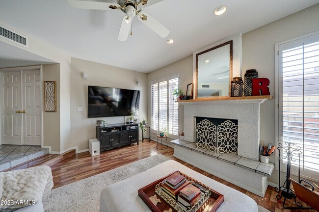 2511 E Shaw Butte Dr photo 5