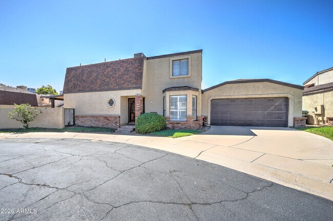 2511 E Shaw Butte Dr photo 2