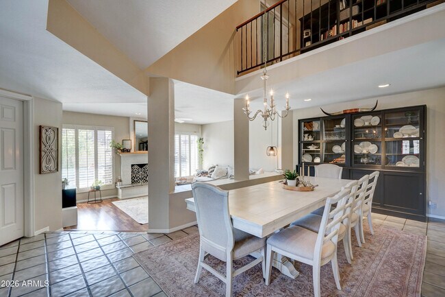 2511 E Shaw Butte Dr photo 4