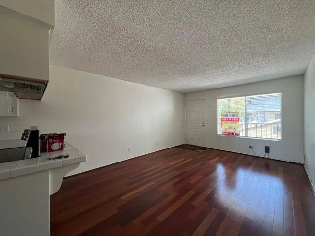 569 E St Chula Vista, CA 91910