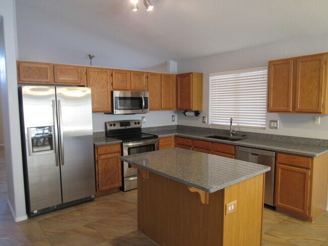 853 E Constitution Dr Chandler, AZ 85225 photo 4