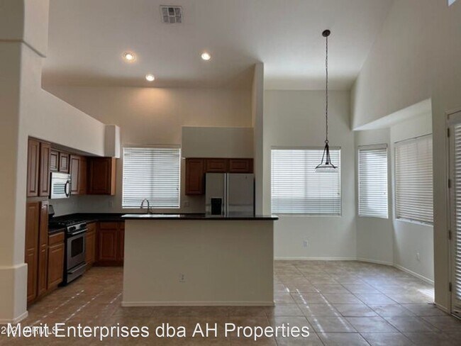 42114 N 44th Dr Phoenix, AZ 85086 photo 4