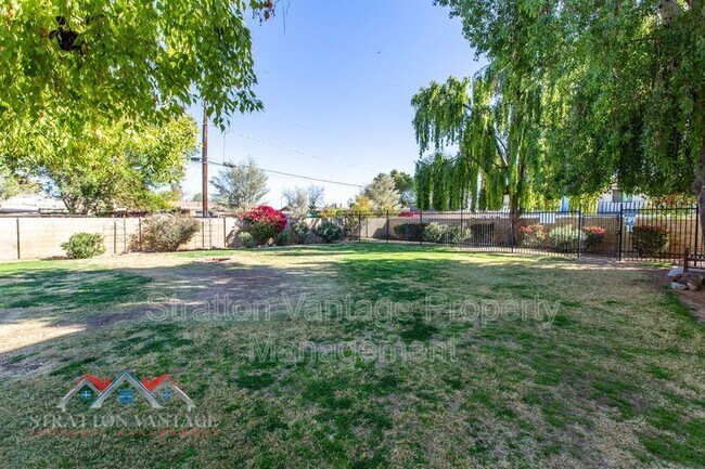 4211 E Palm Ln Phoenix, AZ 85008 photo 2