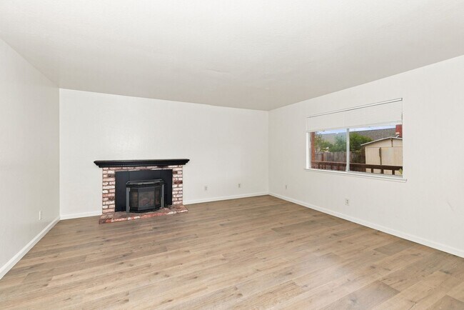 831 Lightwood Ct Rohnert Park, CA 94928 photo 5