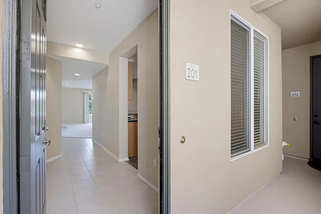 823 Kalpati Cir Carlsbad, CA 92008 photo 5