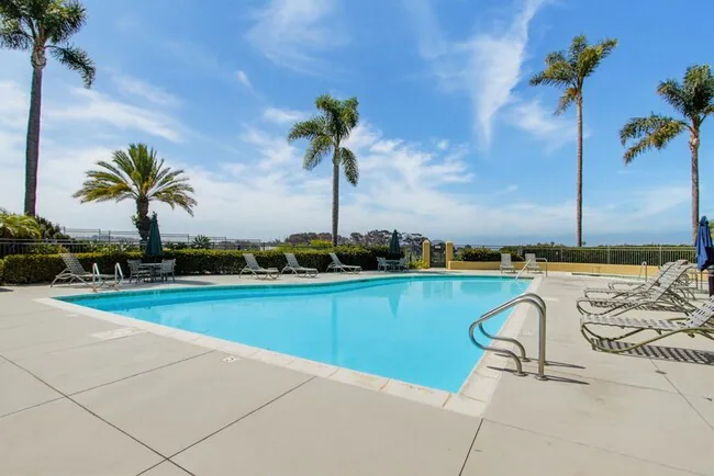 823 Kalpati Cir Carlsbad, CA 92008 photo 2