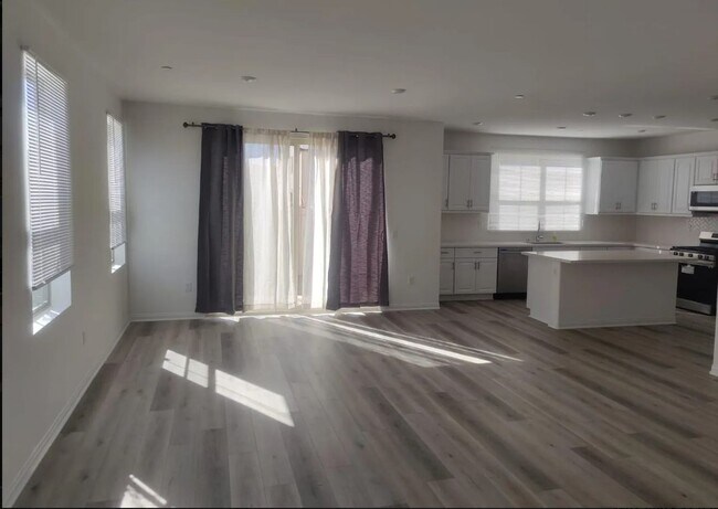 1705 Silverberry Wy Oceanside, CA 92056 photo 2
