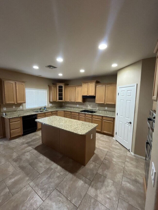 39203 N Carolina Ave San Tan Valley, AZ 85140 photo 2