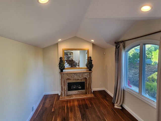 25875 Estacada Way Los Altos Hills, CA 94022 photo 2