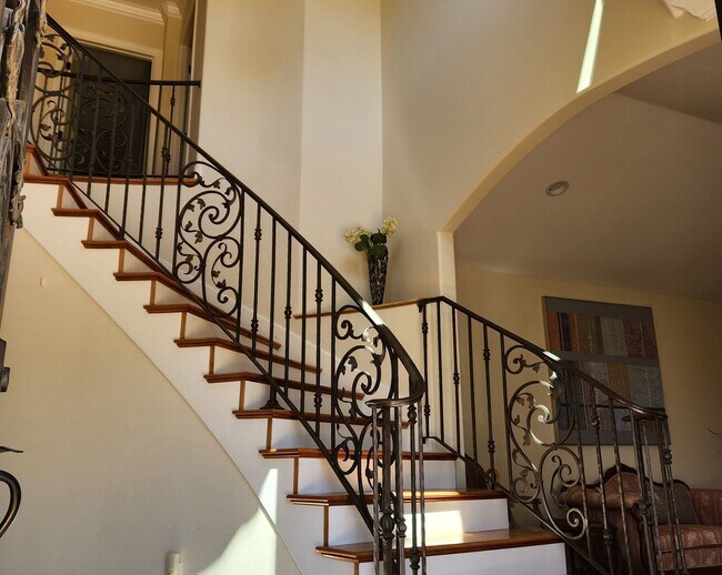 25875 Estacada Way Los Altos Hills, CA 94022 photo 3