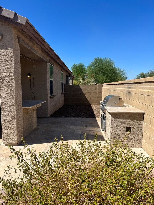 16785 W Moreland St Goodyear, AZ 85338 photo 4