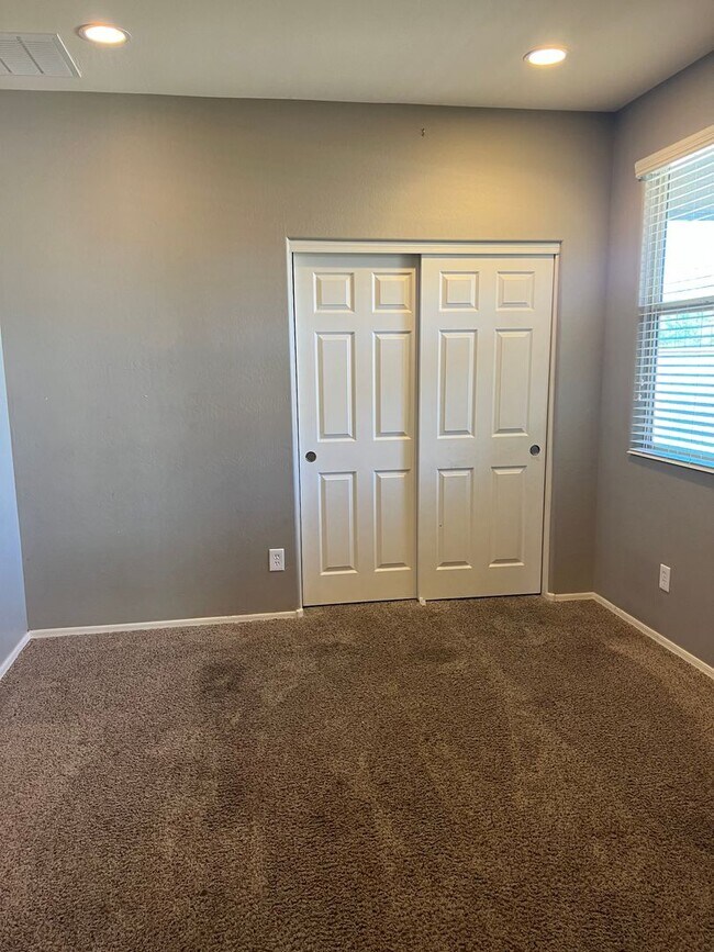 16785 W Moreland St Goodyear, AZ 85338 photo 3