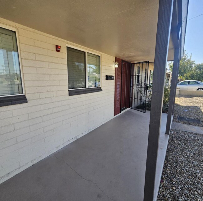 4619 E Almeria Rd Phoenix, AZ 85008 photo 4