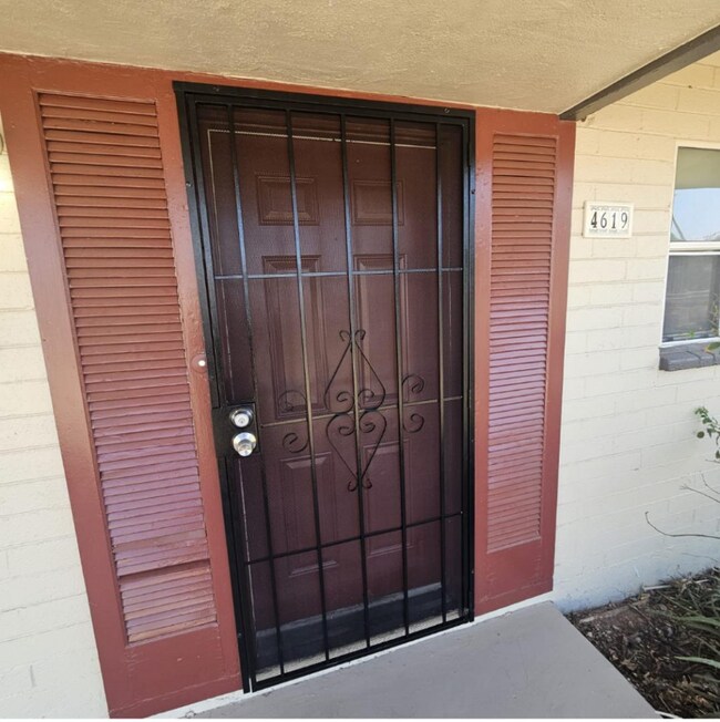 4619 E Almeria Rd Phoenix, AZ 85008 photo 2