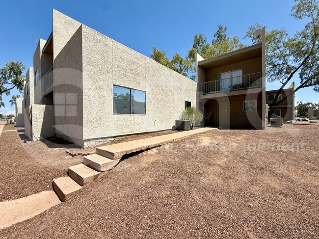 2827 E Le Marche Ave Phoenix, AZ 85032 photo 2