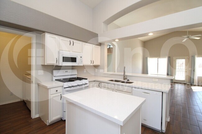 927 E Hearn Rd Phoenix, AZ 85022 photo 3