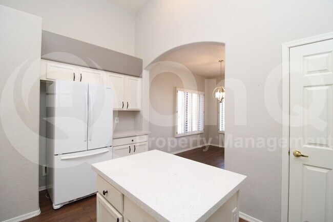 927 E Hearn Rd Phoenix, AZ 85022 photo 4