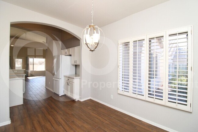927 E Hearn Rd Phoenix, AZ 85022 photo 5
