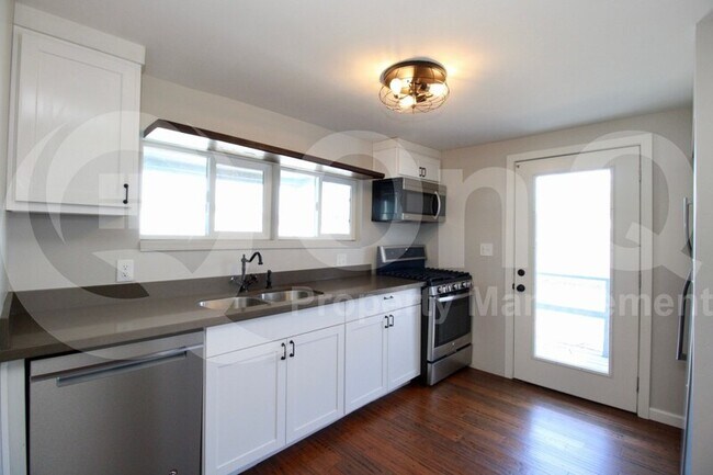 1319 E Pierce St Phoenix, AZ 85006 photo 3