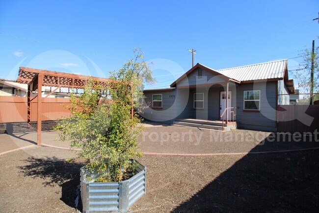 1319 E Pierce St Phoenix, AZ 85006 photo 2