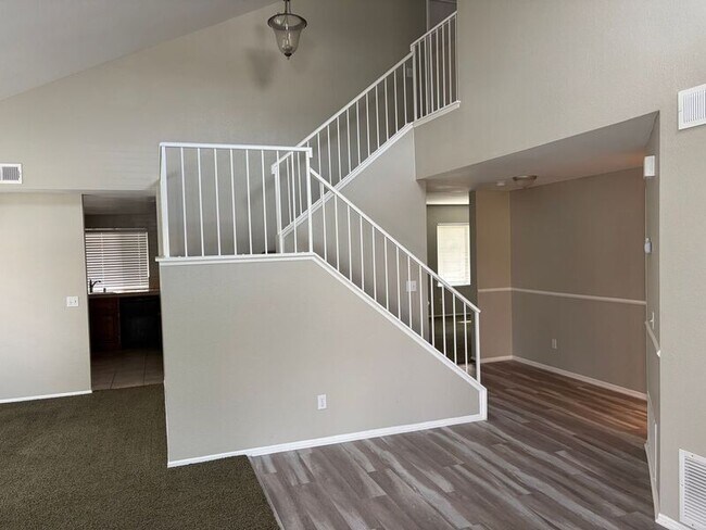30311 Silver Ridge Ct Temecula, CA 92591 photo 4
