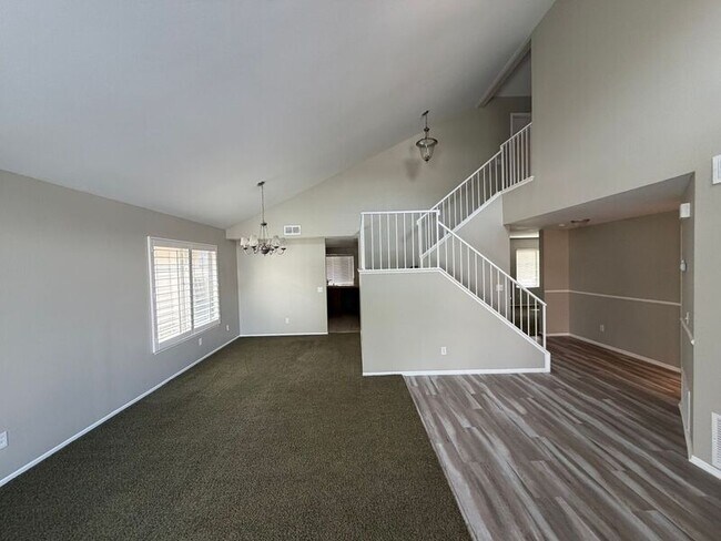 30311 Silver Ridge Ct Temecula, CA 92591 photo 2