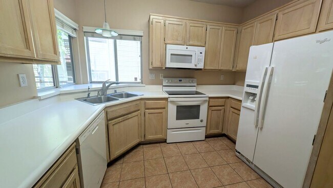 143 Tuscany Ct Hercules, CA 94547 photo 4