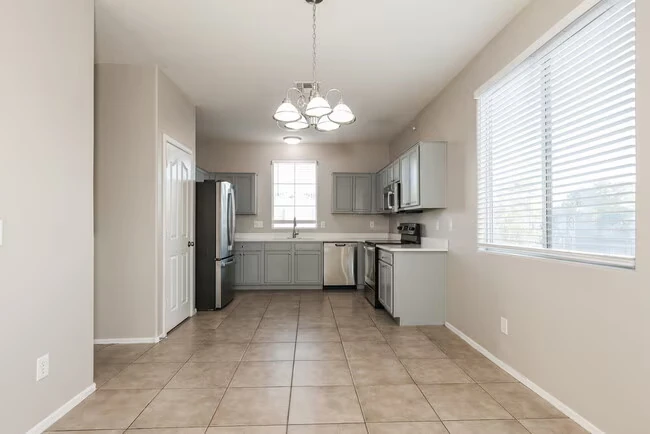 6628 W Monroe St Phoenix, AZ 85043 photo 4